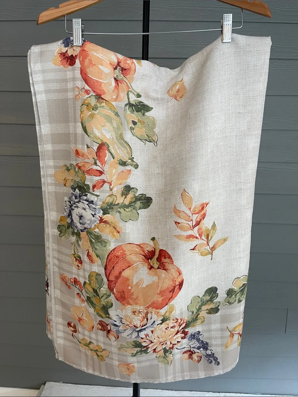 Floral Pumpkin Linen-Blend Table Cloth - Neutral